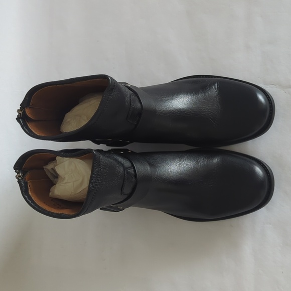 Boots - Picture 7 of 12